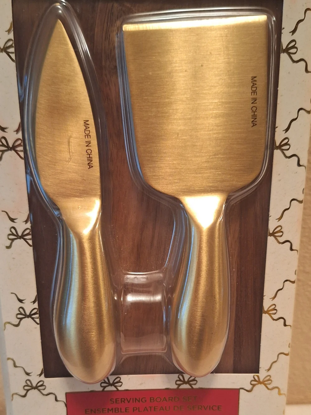 Acacia Wood Serving Board & Gold Tone Knife Spreader Set.  By Entertainer.